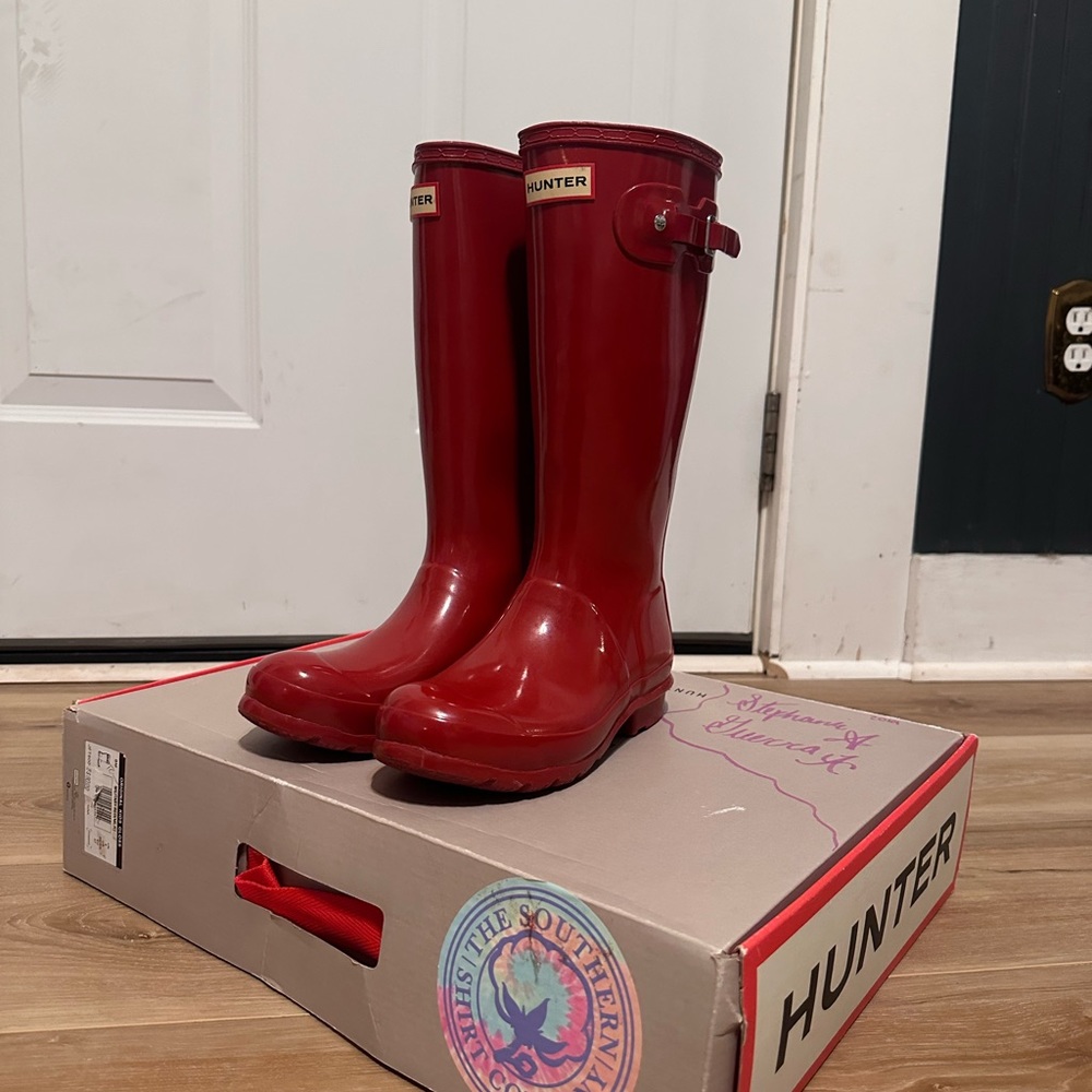 Kids red glossy hunter boots